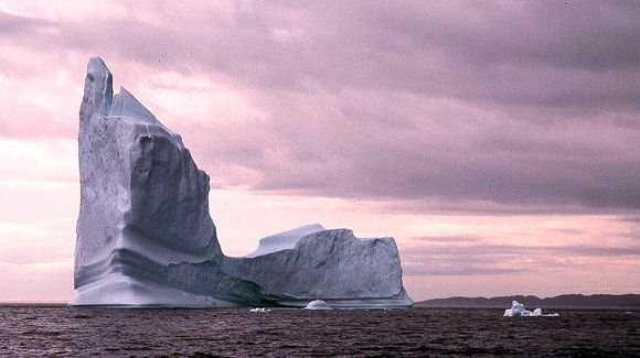 iceberg.jpg (38820 bytes)
